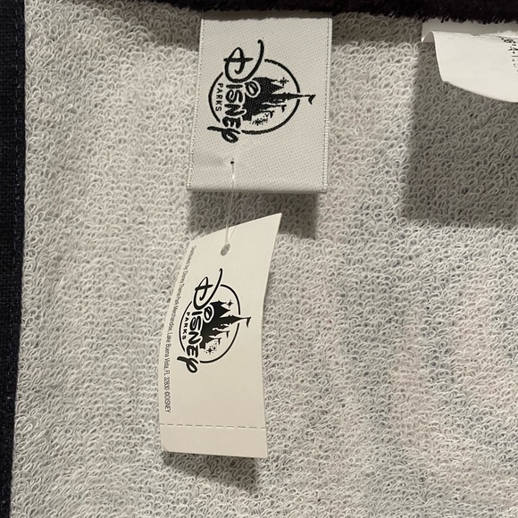 Disney Animal Kingdom River’s of Light Beach Towel - Picture 3 of 3